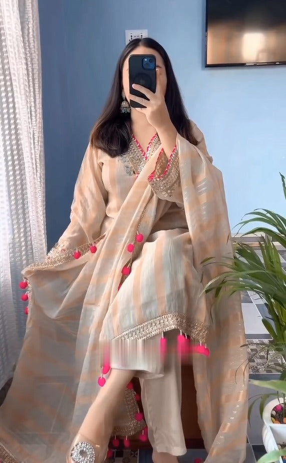 Premium Tissue Pom Pom Suit